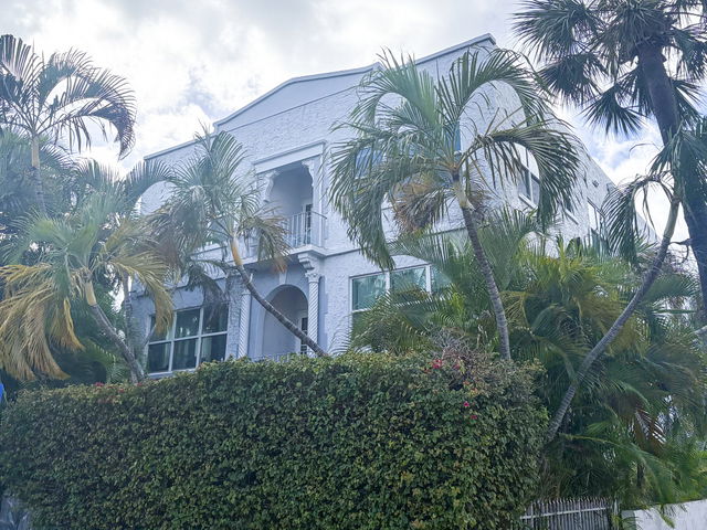 The Michigan Condo photo 2